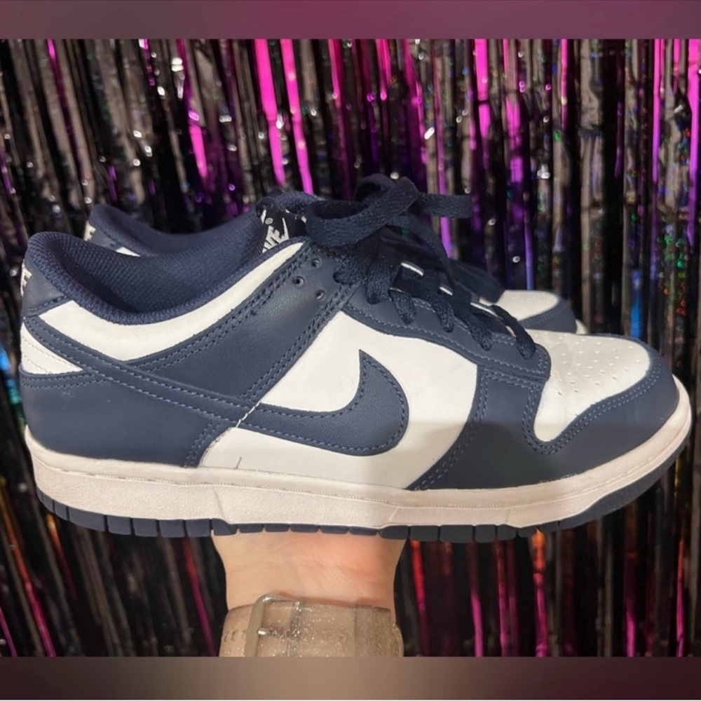 Big Kids Nike Dunks Navy Blue size 6 is equivalent to women’s 7 1/2